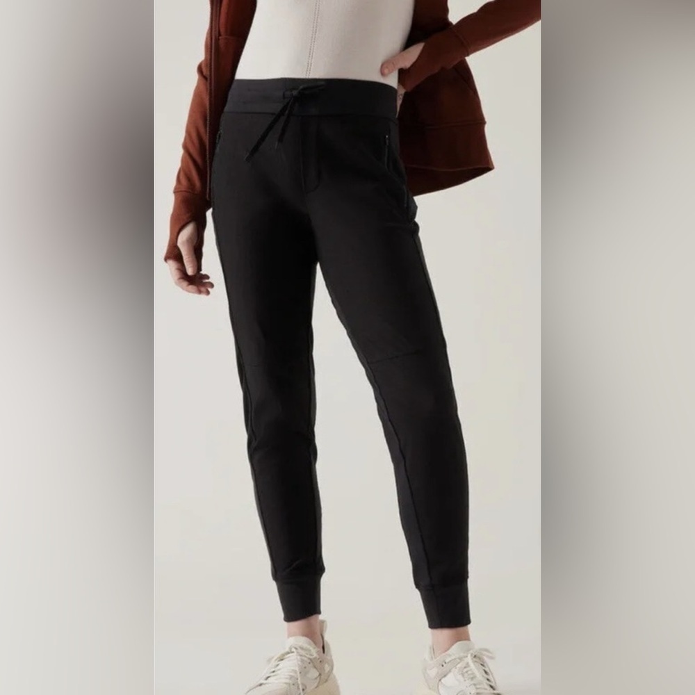 Athleta Headlands Hybrid Trek Ladies Black Joggers with Zipper Pockets, Size 4